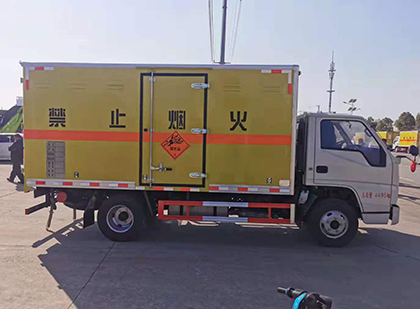 施甸爆破器材运输车