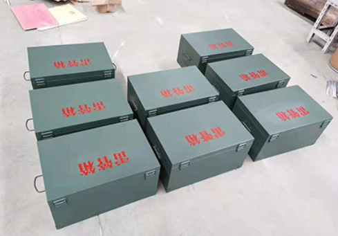 施甸炸药箱和雷管箱一般是怎么存放的？